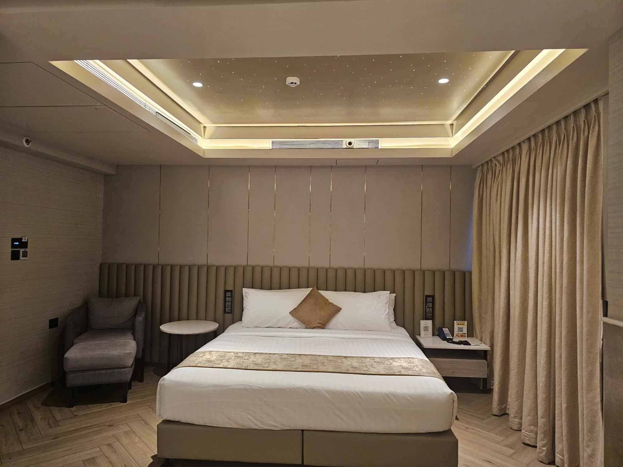 Dragonfly Hotel - The Art Hotel Mumbai Dış mekan fotoğraf
