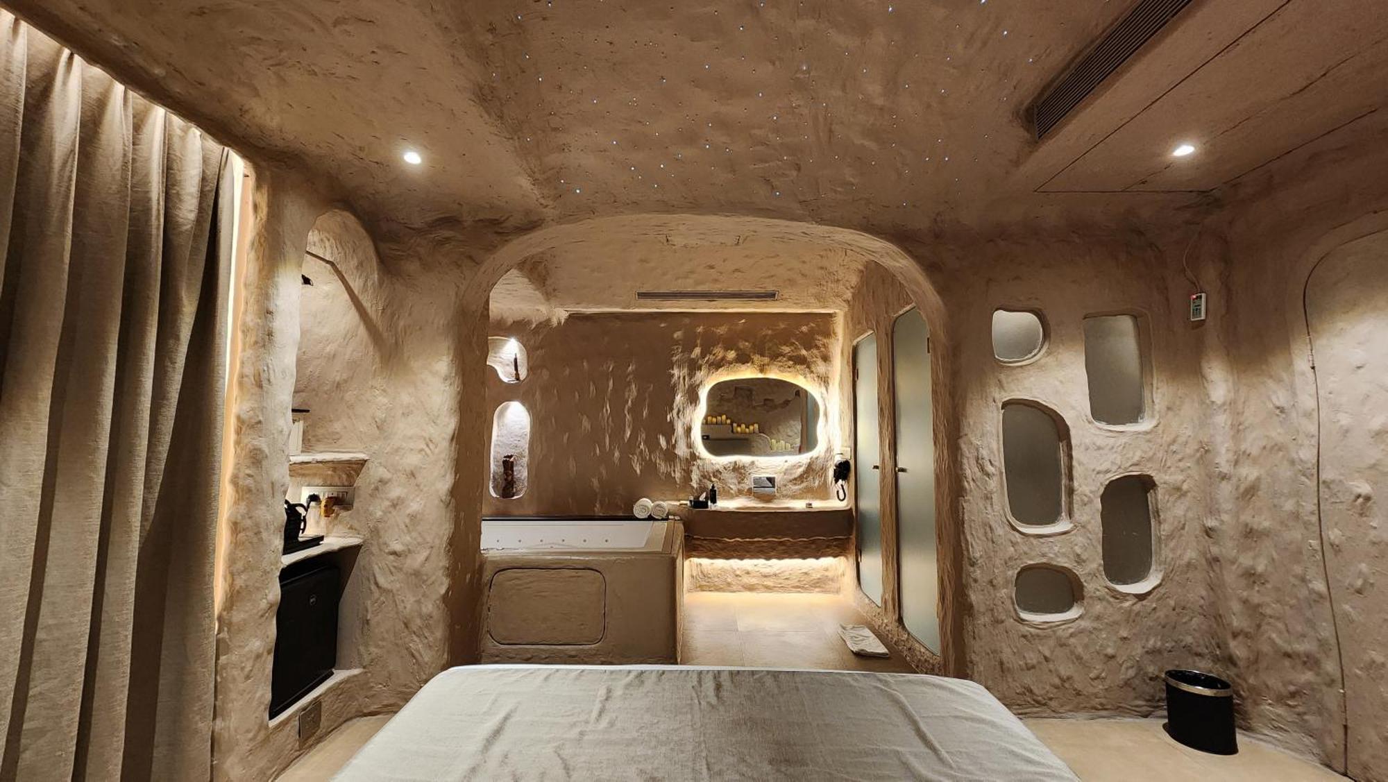 Dragonfly Hotel - The Art Hotel Mumbai Dış mekan fotoğraf